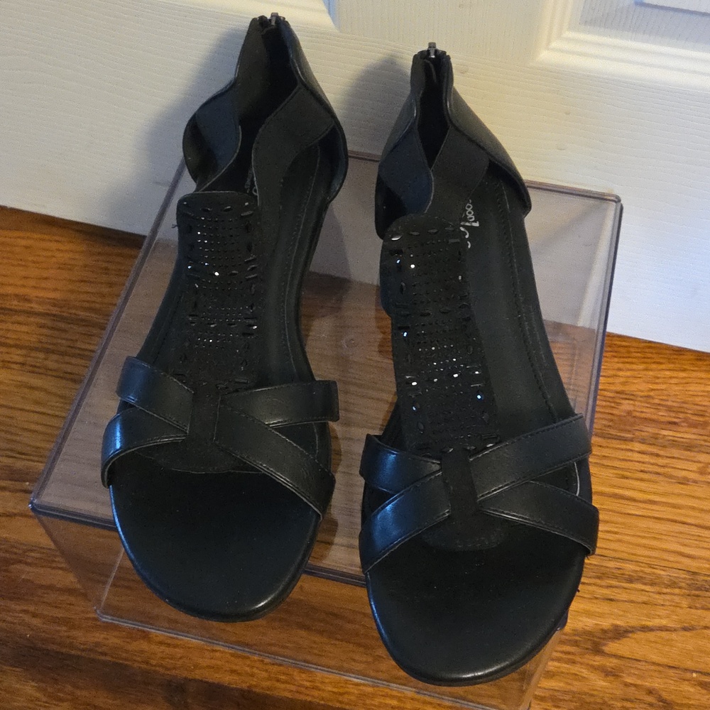 Catherines Elegant Black Sandals 10W NIB (No Lid) - Picture 3 of 13